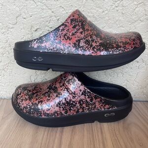 OOFOS Black and Pink Women's Sandals